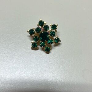 Vintage emerald green rhinestone brooch